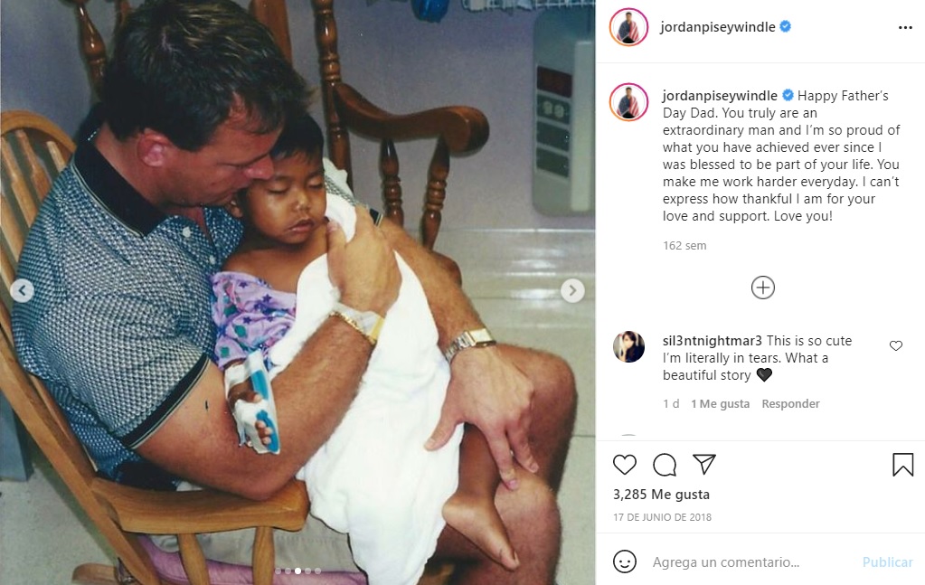 Jrdan Windle con su papá gay