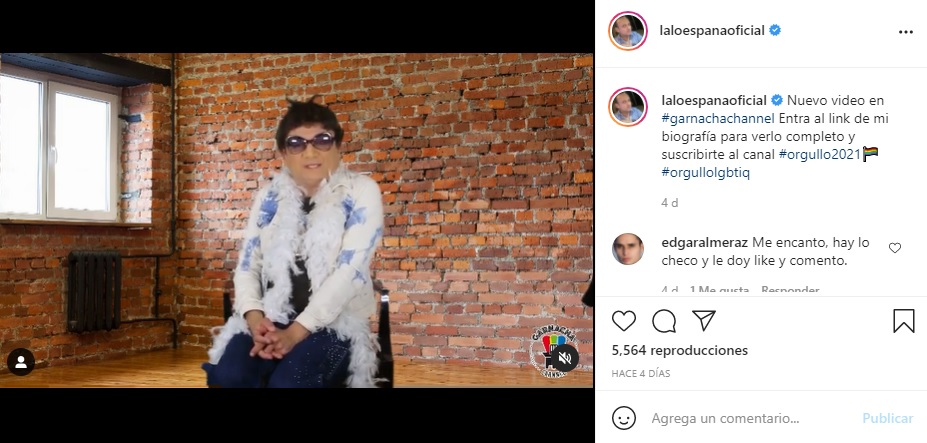 Lalo España es abiertamente gay