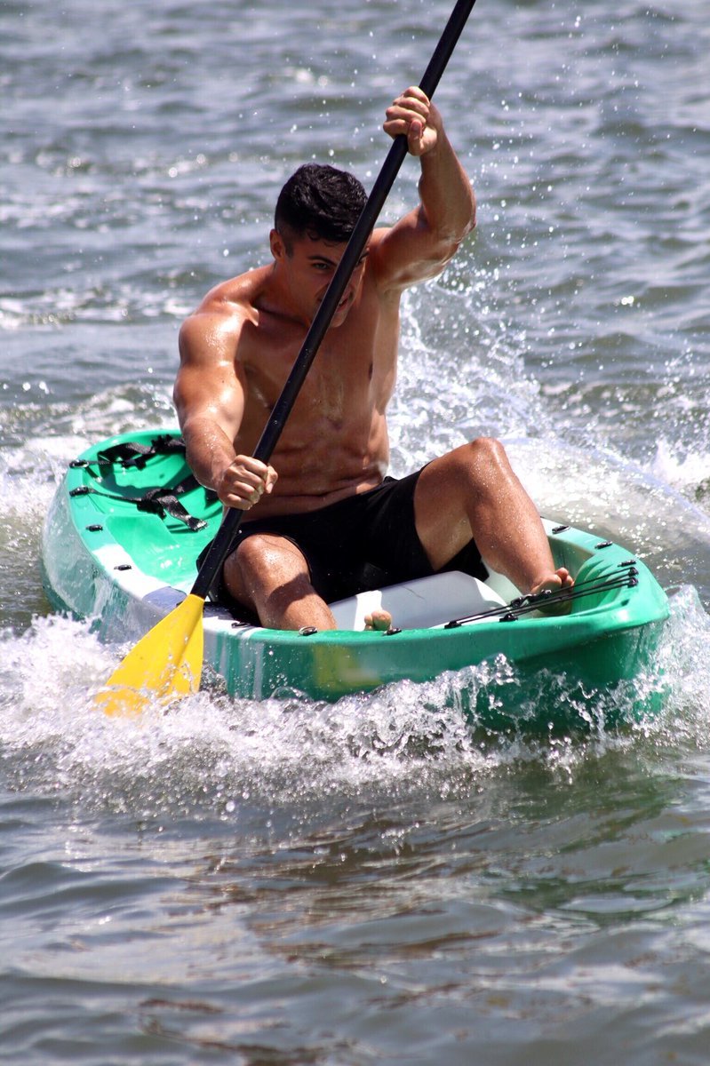 Atleta practicando canotaje