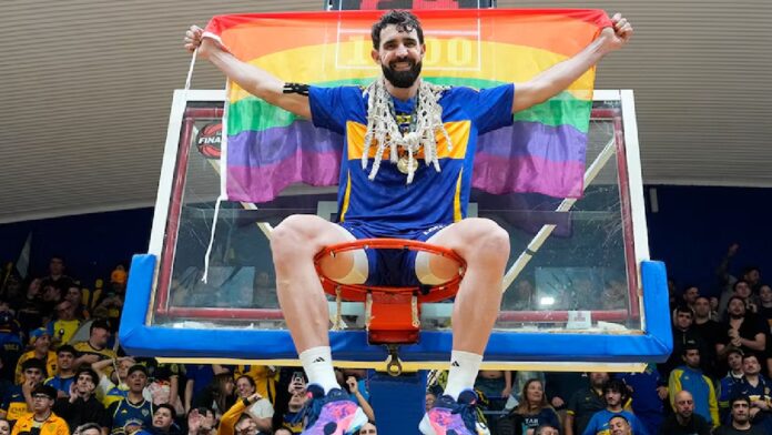 Sebastián Vega basquetbolistas gay