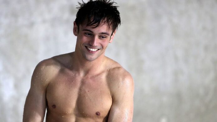 Tom Daley clavadista gana medalla de oro