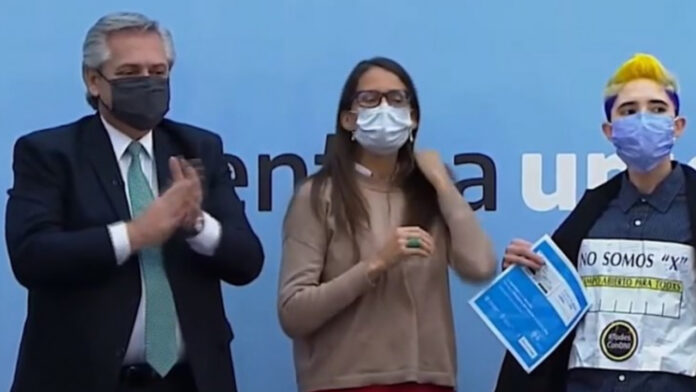 valentine machado protesta DNI Alberto Fernández Argentina