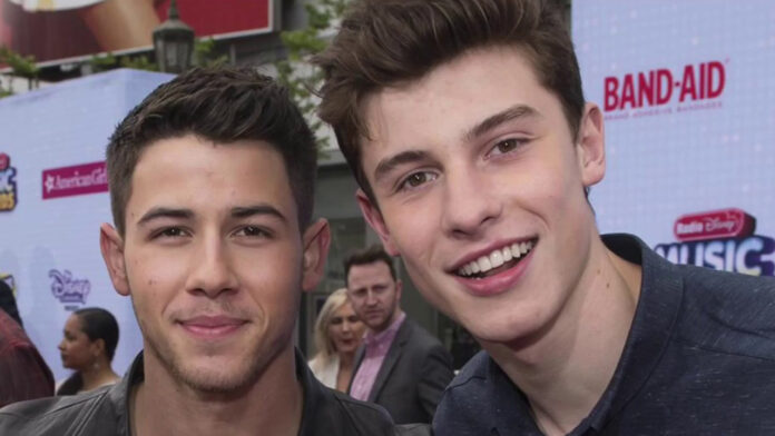 Nick Jonas imita a Shawn Mendes