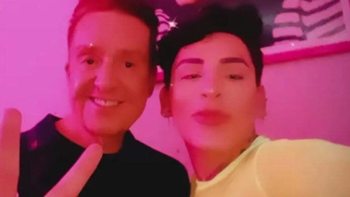 Kunno y Daniel Bisogno en antro gay