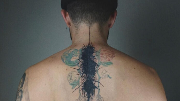 Nico Tortorella cuerpo tatuaje fcnrx