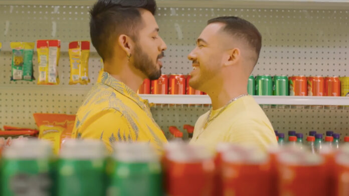 pareja gay El Recodo Que El Mundo Ruede