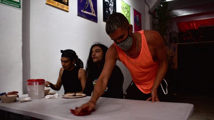 Comedor comunitario LGBT+ de Manos Amigues