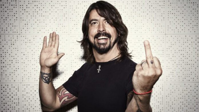 Foo Fighters trollean manifestantes religiosos y homofóbicos