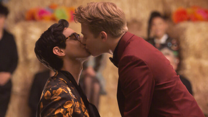 in a heartbeat primera cancion amor lgbt disney high school musical