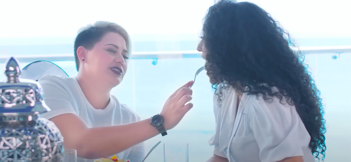 Pareja lesbianas video Que el mundo ruede Recodo