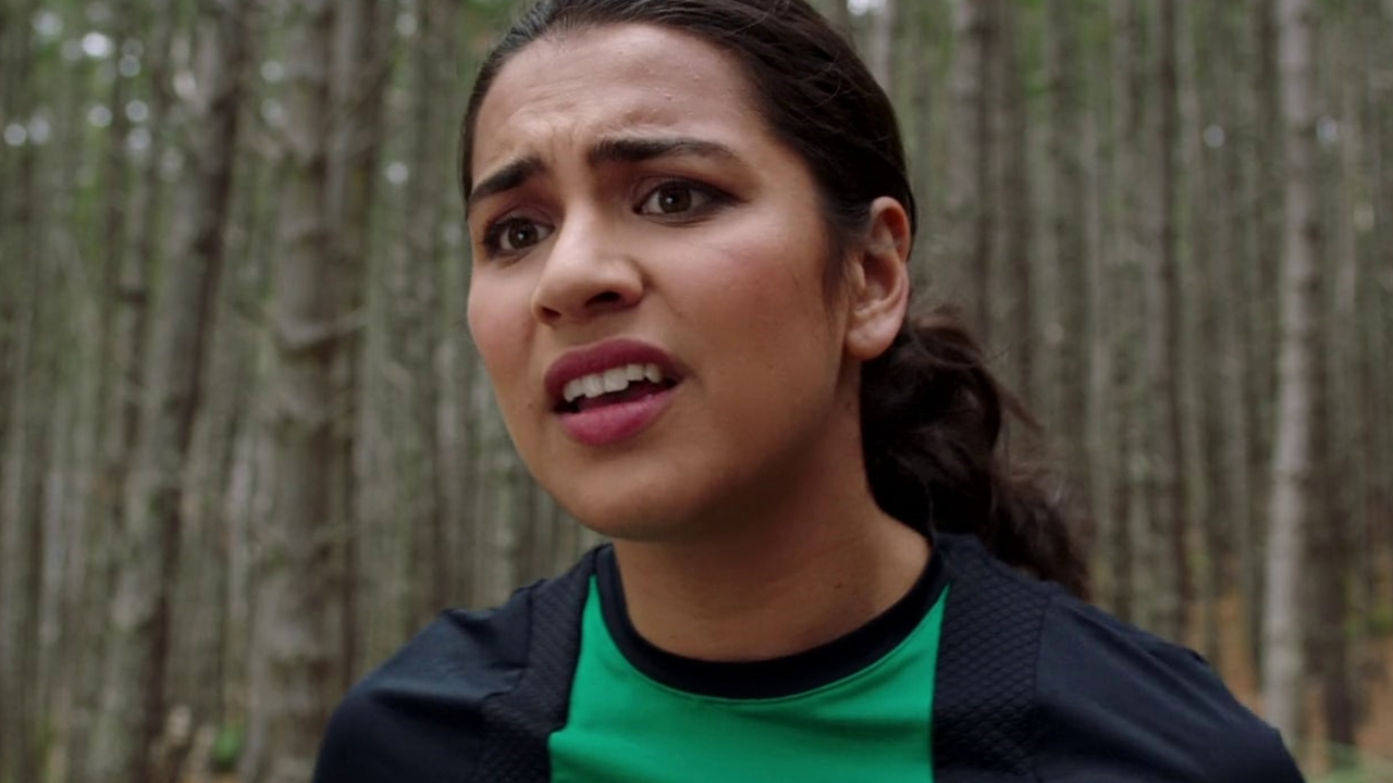 Izzy García Power Ranger verde sale del clóset