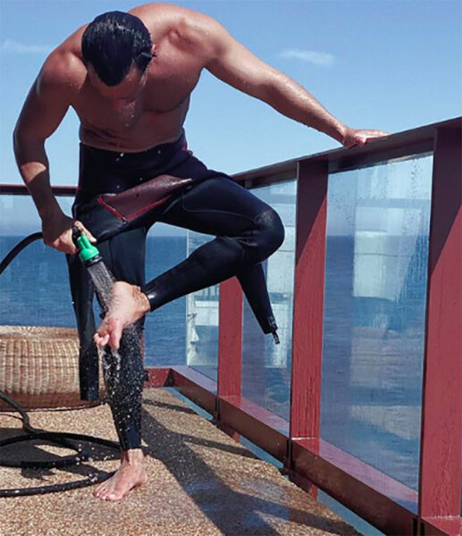 Jwan Yosef sin camisa