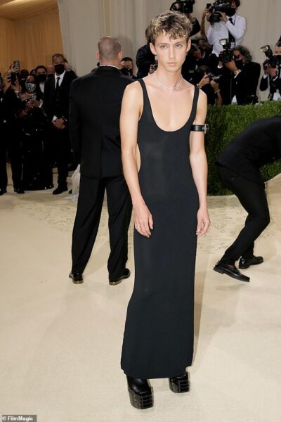 troye sivan met gala 2021