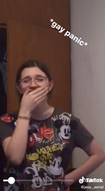 Video de la salida del clóset de joven lesbiana