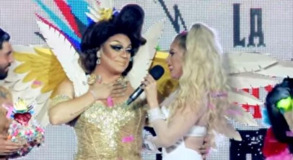 Deborah la grande es coronada en La más draga