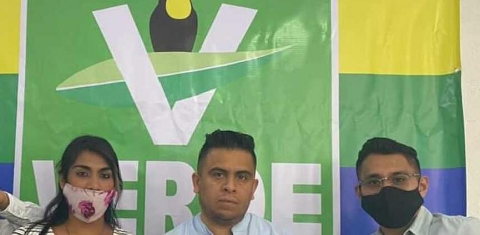 Iván Rosas profesor gay de Iztapalapa