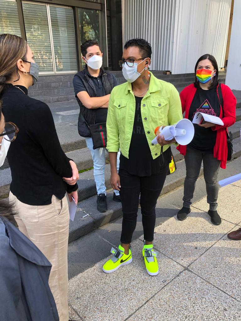 Funcionaria del IMSS es indiferente ante desabasto de medicamentos antirretrovirales