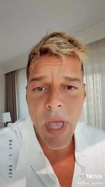 Ricky Martin muestra que no se hizo operación