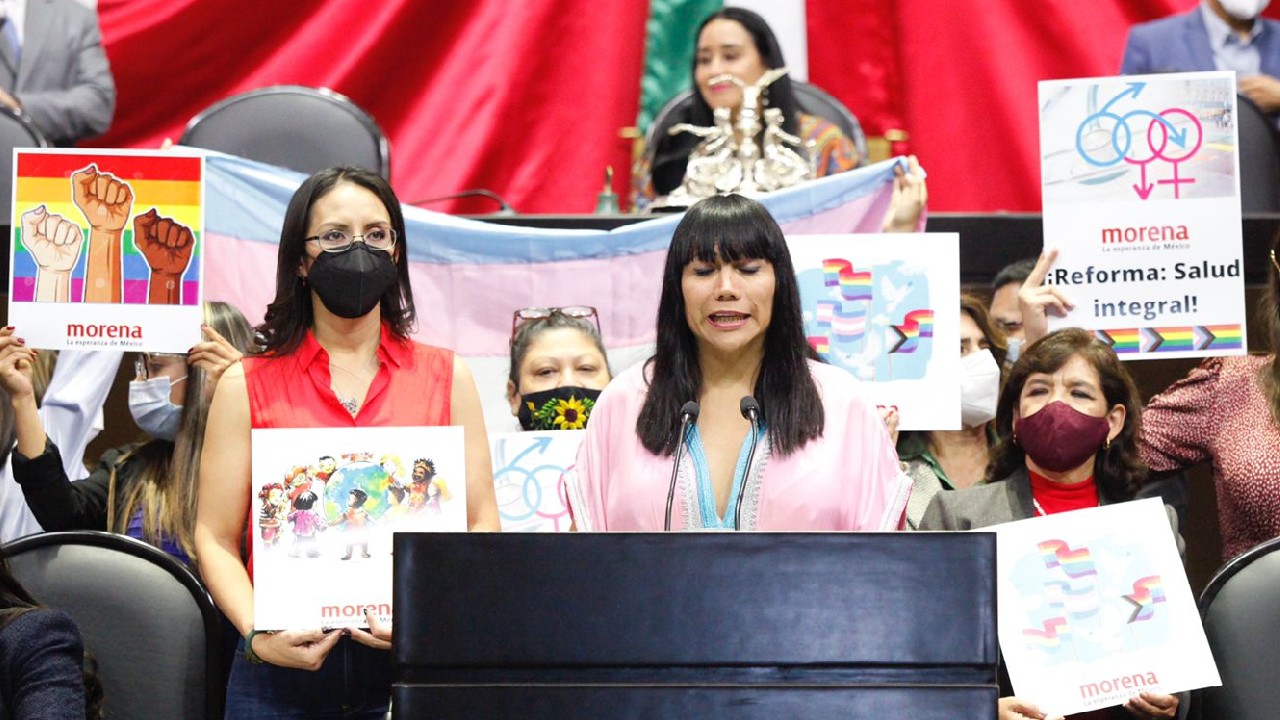 Diputada tans Salma Luévano recibe insultos homofóbicos y transfóbicos en Cámara de Diputados