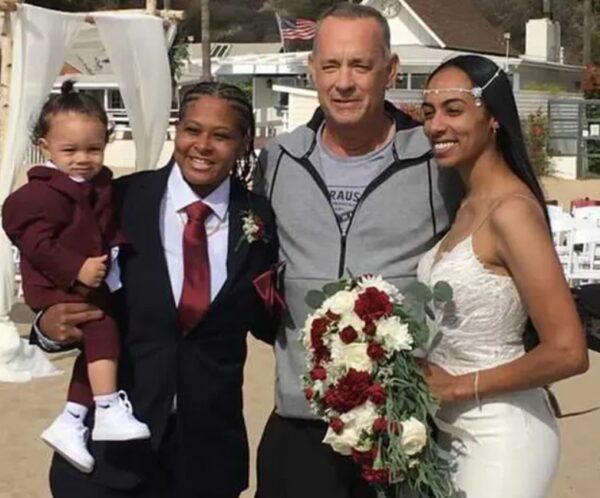 Tom Hanks asiste a boda LGBT+