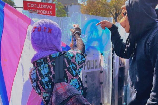 aerosol policía jotx san cosme 