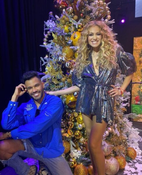 Alexander Sánchez decoró árbol de Navidad para Paulina Rubio