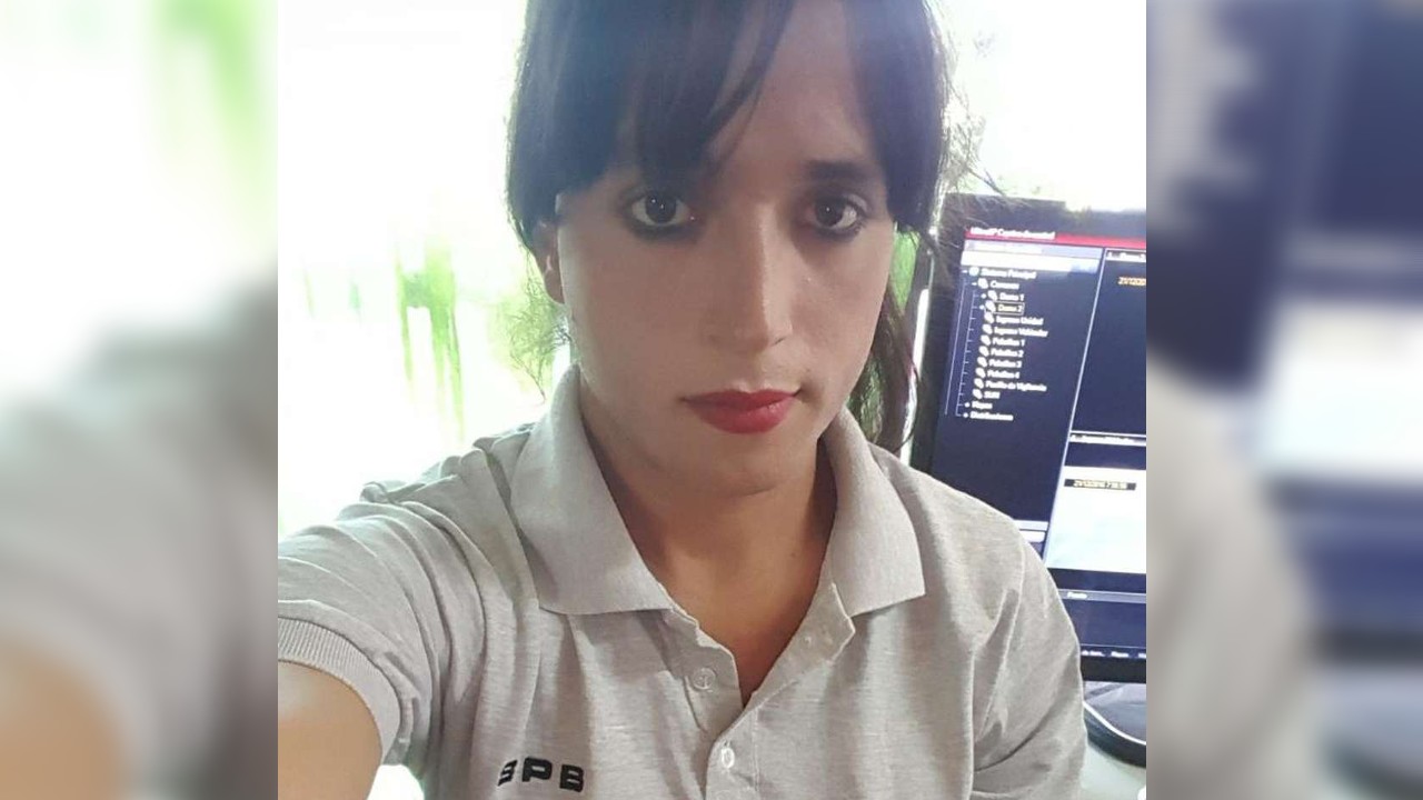 Equipo de futbol femenil defiende a jugadora trans