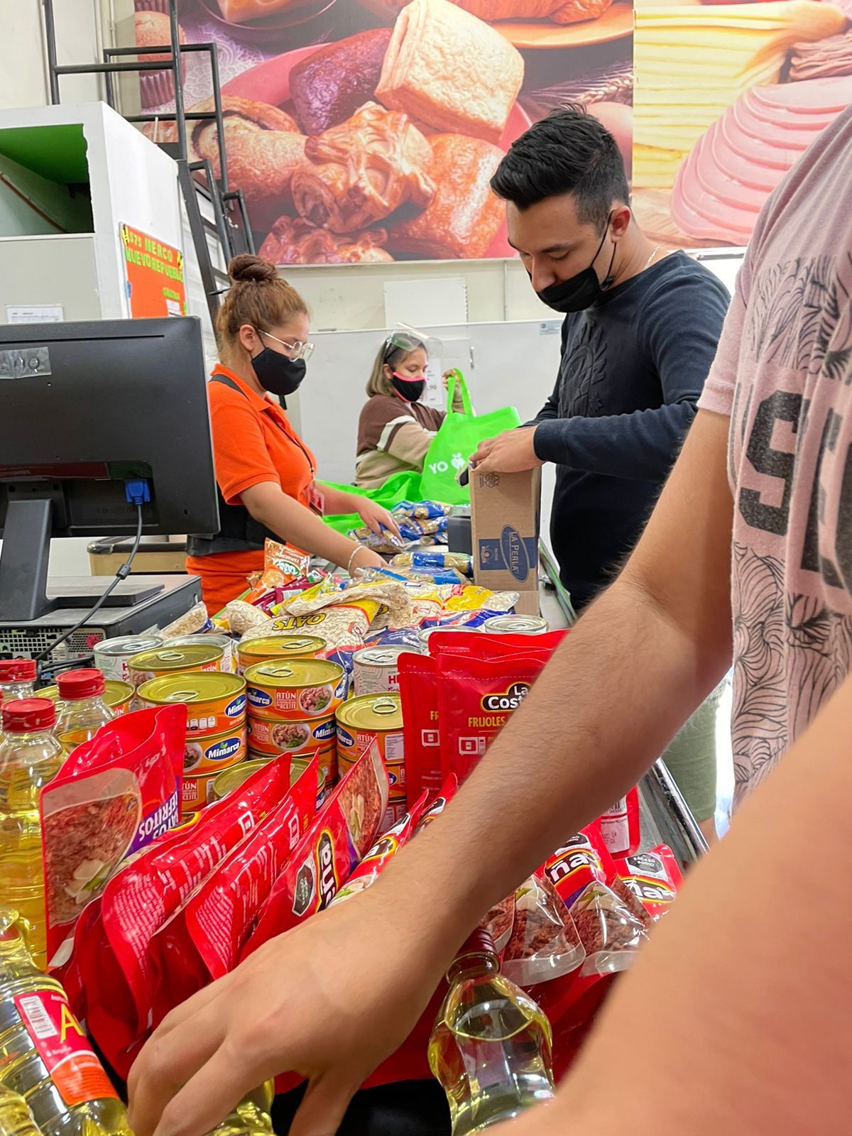 Carlos Alfonso Salazar productor de OnlyFans dona a Casa Frida