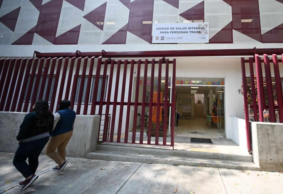Ayuda a personas trans a acceder a la clínica especializada de CDMX