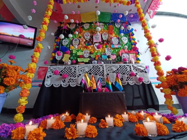 fotos ofrendas día de muertos lgbt casa frida