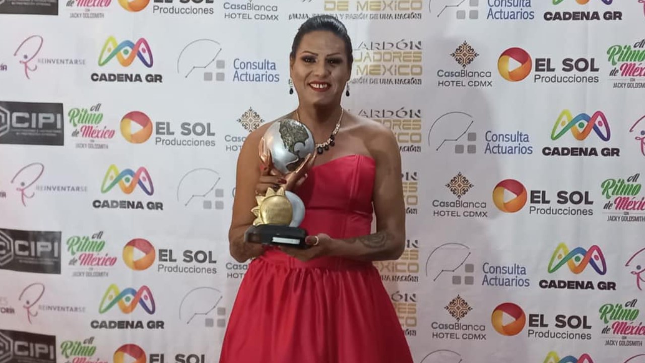 Kenya cuevas activista trans casa de las muñecas tiresias, Forjadores de México