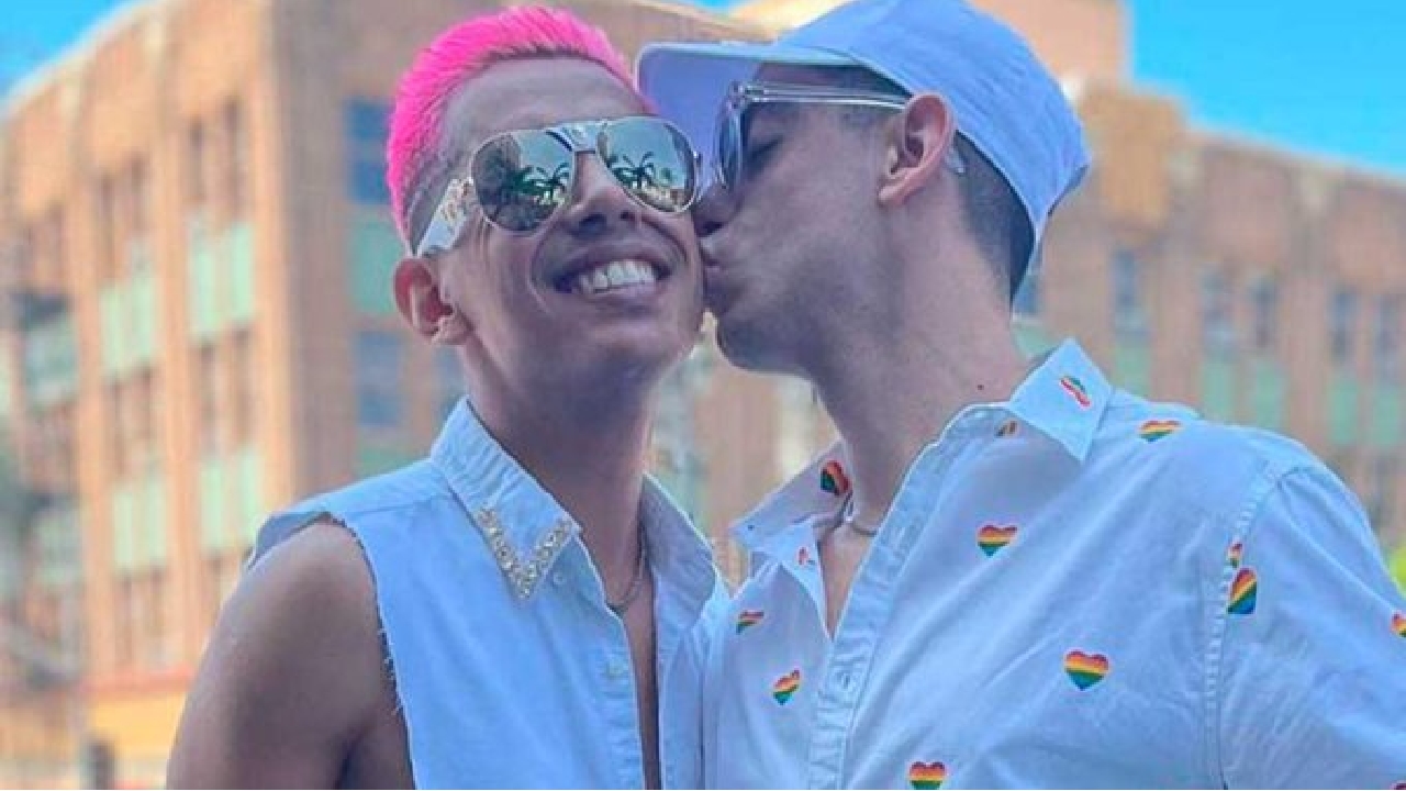 Historia de amor de Jhonny Caz y su novio Jonathan Bencomo Historia de amor de Jhonny Caz y su novio Jonathan Bencomo