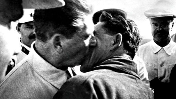 iósif stalin beso gay ivan spirin