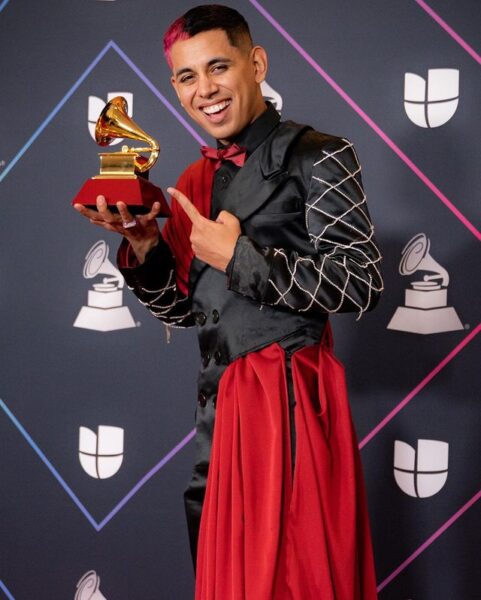 Jhonny Caz y Grupo Firme ganana premio Latin Grammy 2021