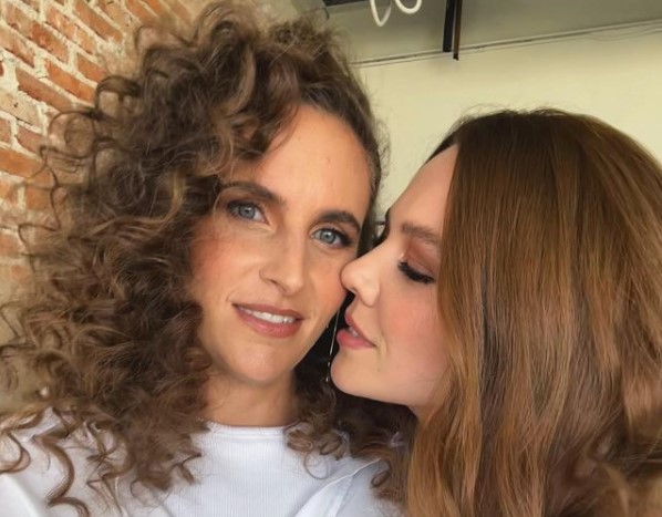 Joy y su esposa Diana Atri