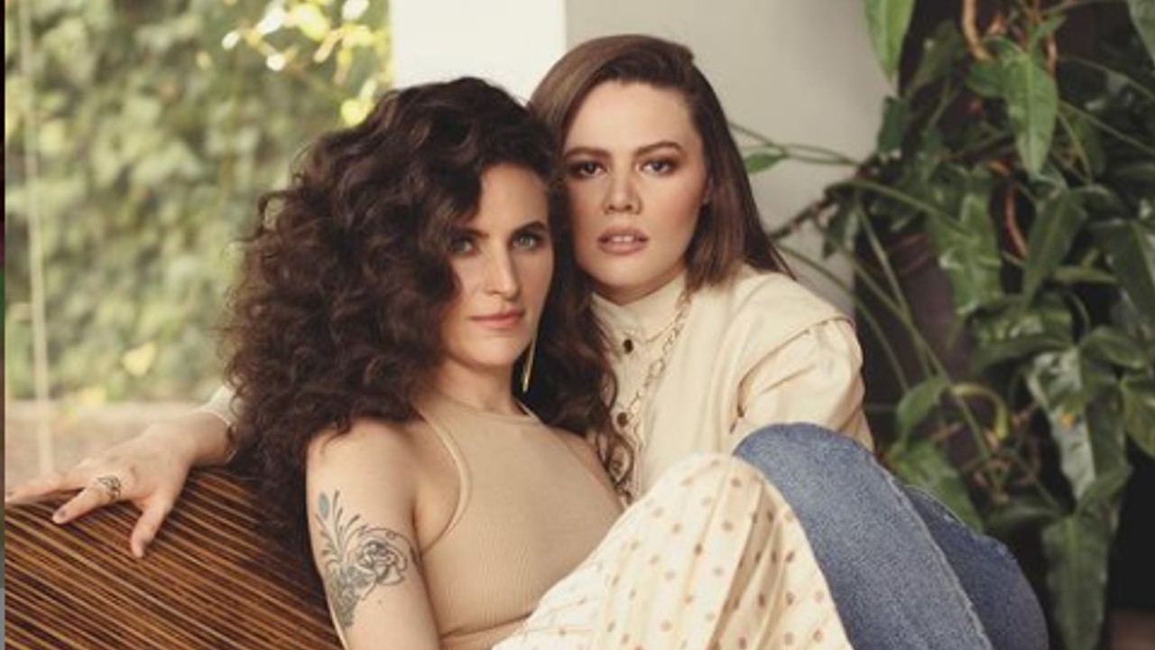 joy y su esposa Diana Atri