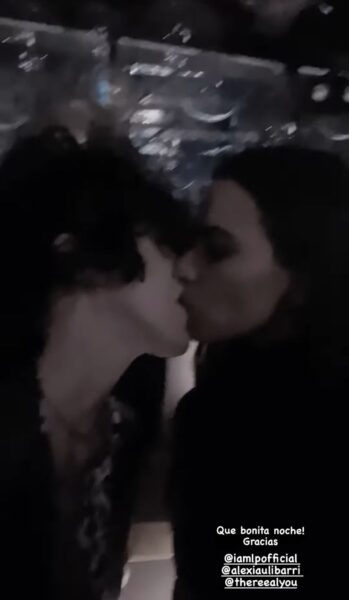 Foto beso de Julieta Grajales con novia de LP