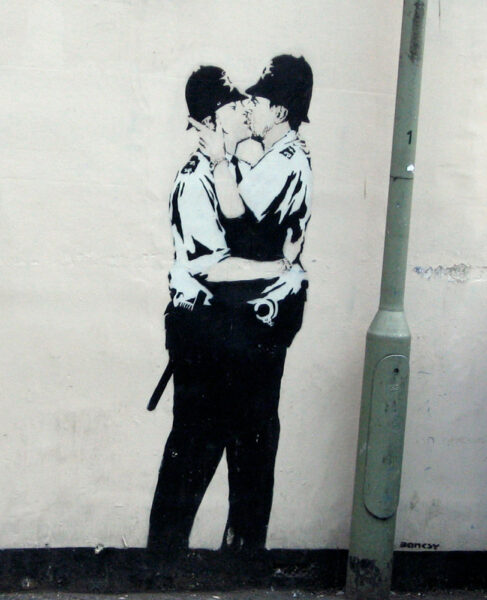 kissing coppers bansky obras arte beso gay
