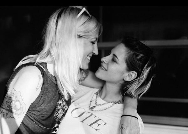 Kristen Stewart y Dylan Meyers están comprometidas