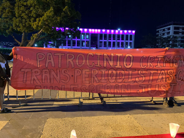 manta protesta chiapas patrocinio gonzález garrido lgbt