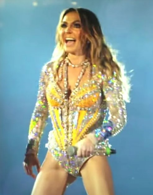 Érika Zaba prestó vestido a ROebrto Carlo para ser Drag