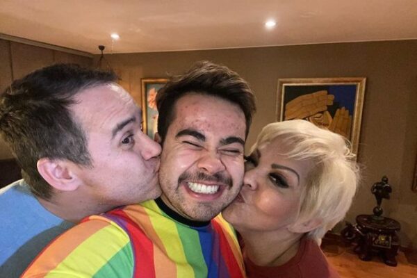 La comediante colombiana Fabiola Posada y su hijo homosexual Nelson Polanía