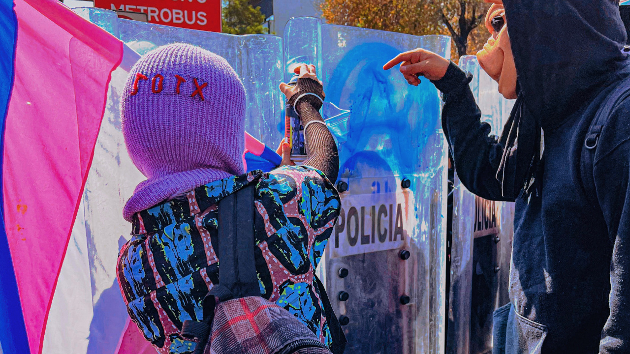 manifestaciones-lgbt-2021-fotos-represión-policial-cdmx manifestaciones lgbt 2021 fotos represión policial