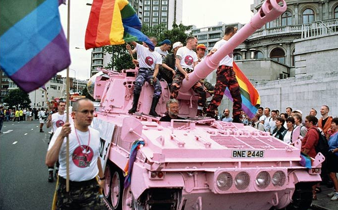 Arma para convertir a los enemigos en gays