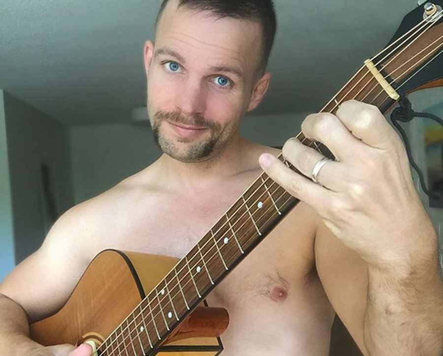 Tom Goss es uno de los famosos que dudaron de su orientación sexual