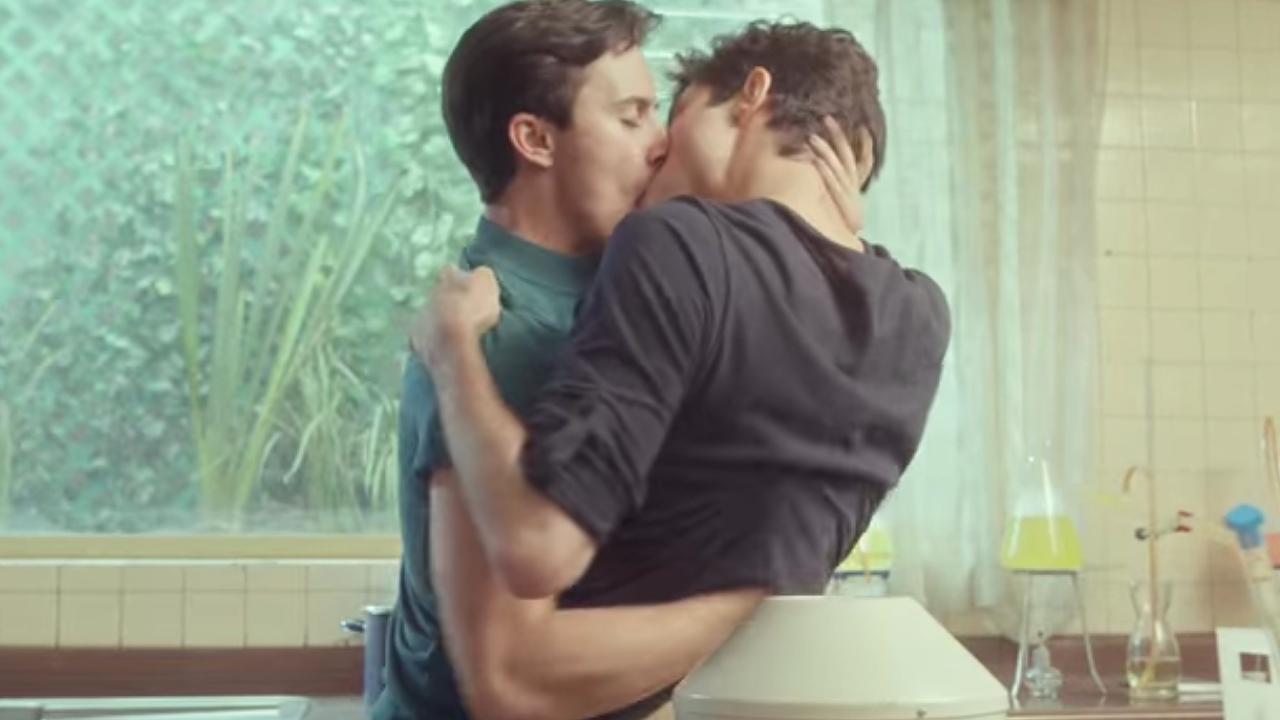 alejandro-puente-besos-celebridades-martín-saracho-el-club-max-santi-tumba-la-casa-mami alejandro puente besos celebridades martin saracho el club max santi tumba la casa mami