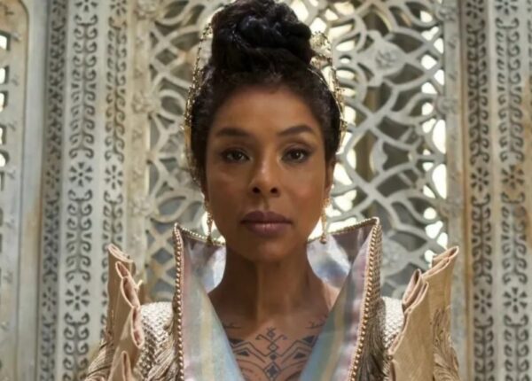 Siuan Sanche (Sophie Okonedo)., uno de lso personajes LGBT+ de la Rueda del Tiempo de Amazon Prime