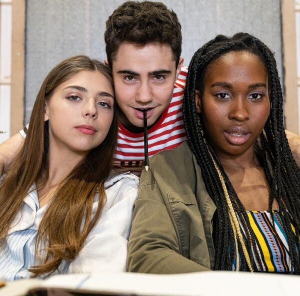 Ander Puig y compañeras del elenco de élite 6