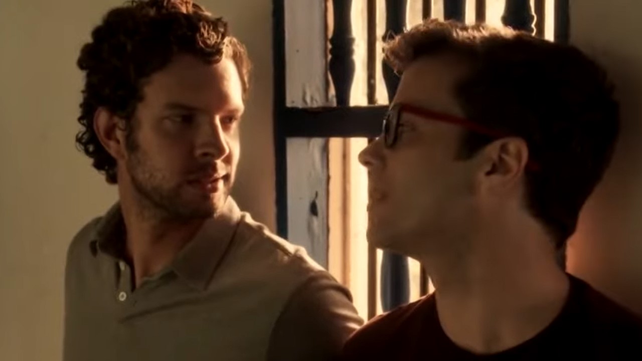 Bernardo y Carlos escenas del romande de la apreja gay de Café con aroma de mujer