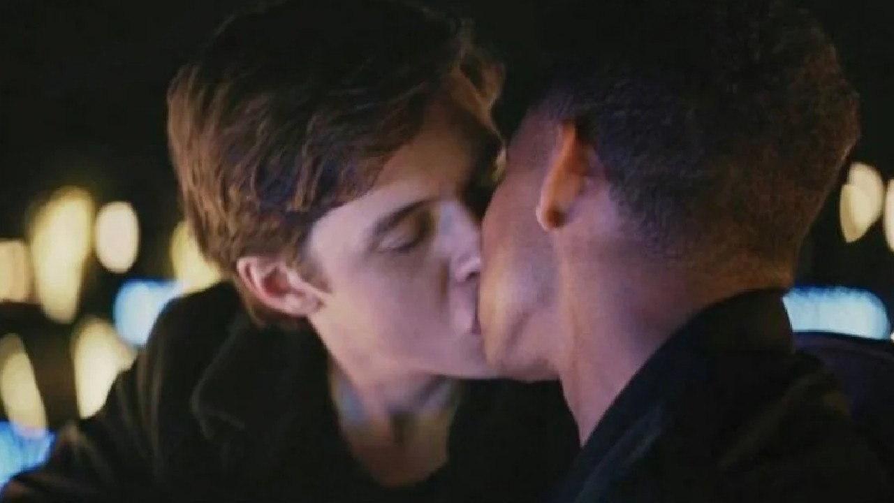 beso gay love simon censura películas lgbt censuradas beso gay love simon